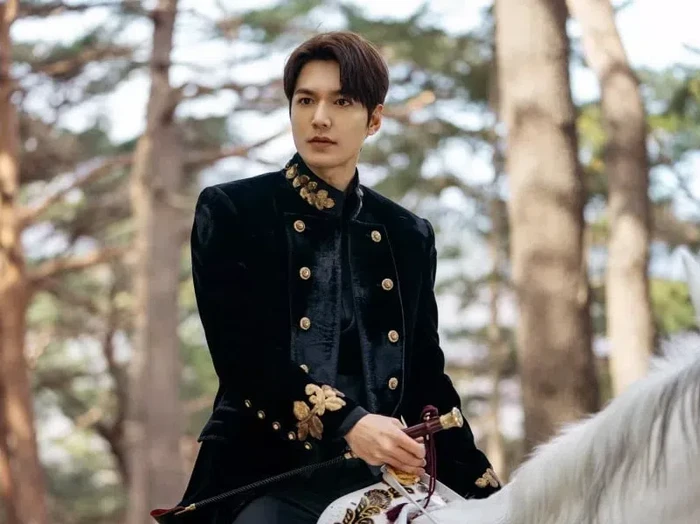 Lee Min Ho di The King: Eternal Monarch