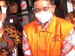 Usai Diperiksa sebagai Tersangka Suap, Eks Dirjen Kemendagri Irit Bicara