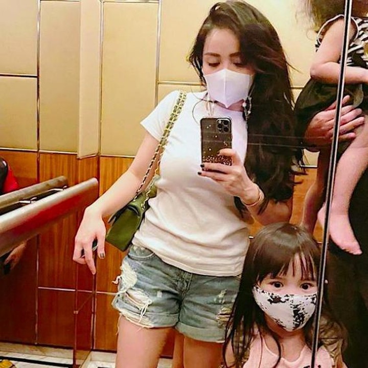 <p>Sebagai Bunda, Mawar AFI tak melewatkan kesempatan untuk sesekali mengunggah foto dan video ketiga anaknya. (Foto: Instagram @mysamawar)</p>