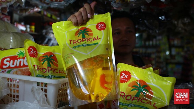 Dinas Perindustrian dan Perdagangan Cilegon menyebut harga minyak goreng di daerah mereka masih Rp19 ribu-Rp20 ribu per liter.