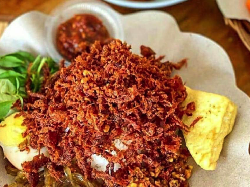 Cicip Gurihnya Nasi Empal Bu Marie dengan Cita Rasa Tempo Doeloe!