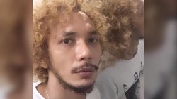 img-title 7 Penampilan Terbaru Norman Kamaru, Rambut Kribo Pirang & Tato Tengkorak