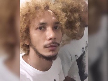img-title 7 Penampilan Terbaru Norman Kamaru, Rambut Kribo Pirang & Tato Tengkorak