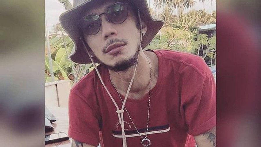 Norman Kamaru menjadi sorotan publik usai mengganti nama dan mengubah penampilannya. Yuk kita intip potret terbarunya!