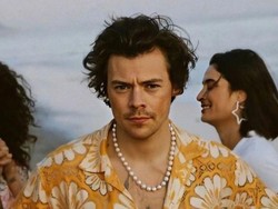 Gara-gara Harry Styles, Warna Kuku Oatmeal Jadi Tren Global