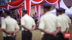 Polri Soal Warna Krem Seragam Satpam: Masih Serumpun Seragam Polisi