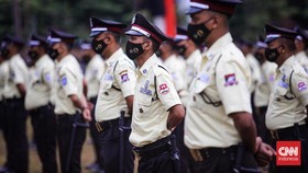 Mabes Polri resmi mengumumkan desain dan seragam baru milik Satuan Pengamanan (Satpam) pada Rabu (2/2). CNN Indonesia/Adi Ibrahim
