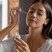 BeauPicks: Sederet Serum Vitamin C Dosis Sedang untuk Menunda Penuaan, Jangan Diabaikan!