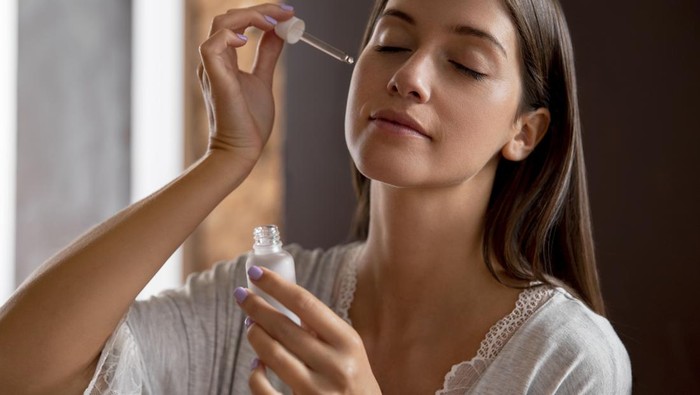 BeauPicks: Sederet Serum Vitamin C Dosis Sedang untuk Menunda Penuaan, Jangan Diabaikan!