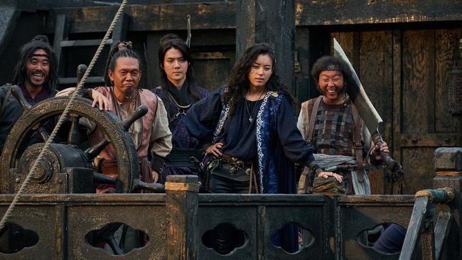 The Pirates 2 yang dibintangi Kang Ha-neul, Han Hyo-joo, dan Sehun EXO menguasai box office Korea pekan ini.