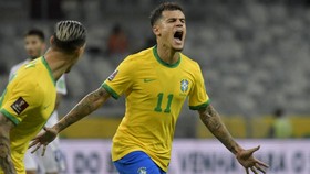Coutinho dan Sihir di Lapangan Hijau yang Belum Habis