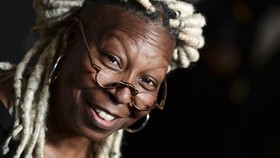Whoopi Goldberg Diskors Televisi Buntut Komentar Holocaust