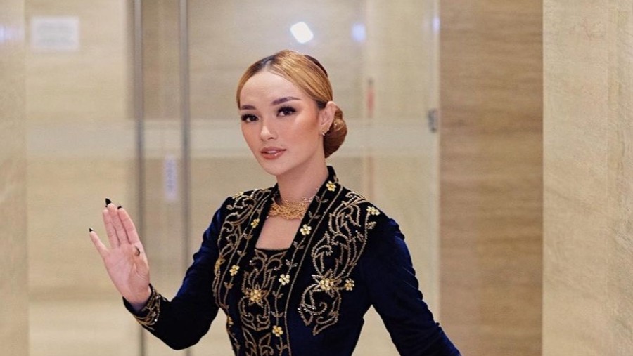Zaskia Gotik Zaskia Gotik