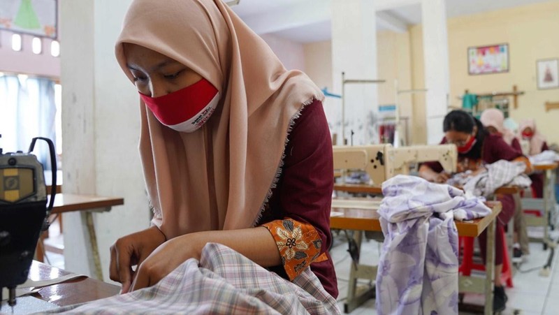 Kementerian Pendidikan, Kebudayaan, Riset, dan Teknologi (Kemendikbudristek) memfasilitasi kolaborasi antara SMK Pusat Keunggulan (SMK PK) dengan industri.