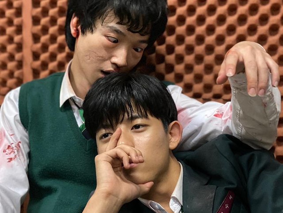 Drama All of Us Are Dead berhasil memuncaki posisi pertama di seluruh Dunia&period; Yuk&comma; intip potret keseruan para pemain dibalik layar&excl;