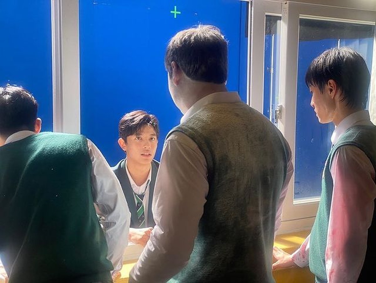 Drama All of Us Are Dead berhasil memuncaki posisi pertama di seluruh Dunia&period; Yuk&comma; intip potret keseruan para pemain dibalik layar&excl;