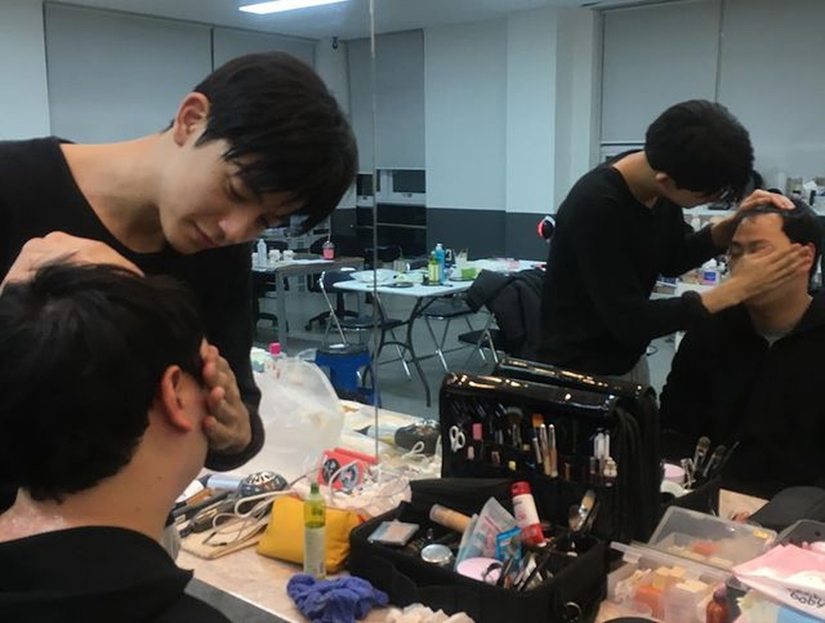 Drama All of Us Are Dead berhasil memuncaki posisi pertama di seluruh Dunia&period; Yuk&comma; intip potret keseruan para pemain dibalik layar&excl;