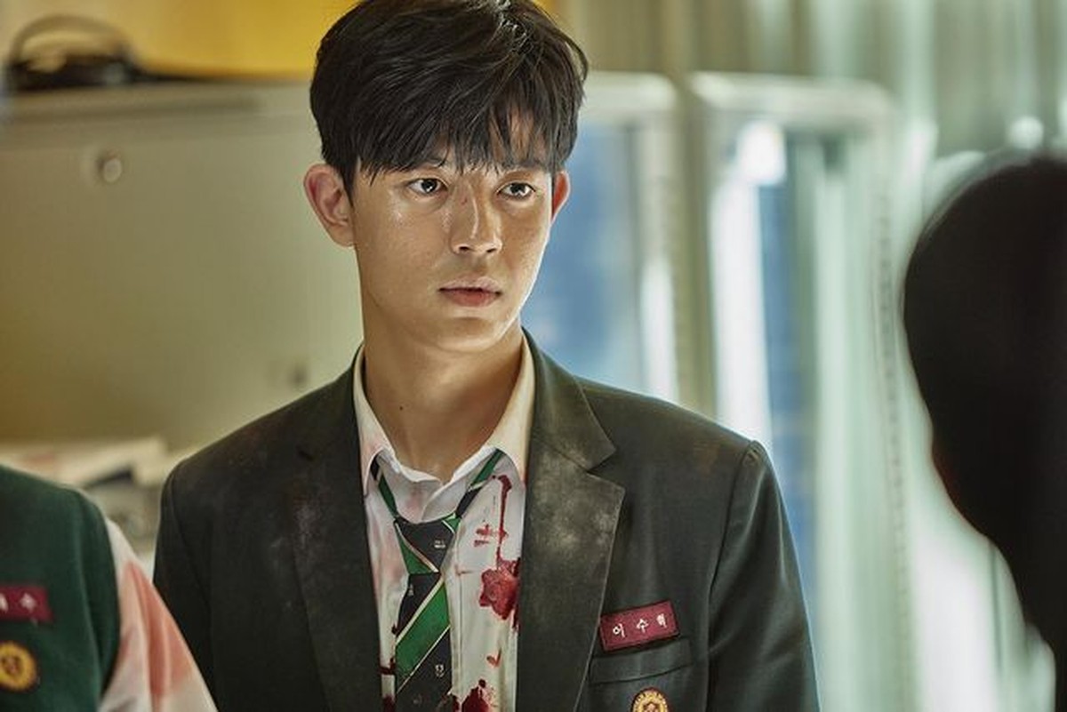 Drama All of Us Are Dead berhasil memuncaki posisi pertama di seluruh Dunia&period; Yuk&comma; intip potret keseruan para pemain dibalik layar&excl;