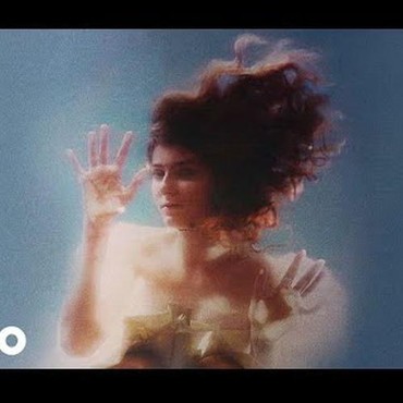 Lirik Lagu Don't Break His Heart - Bulow