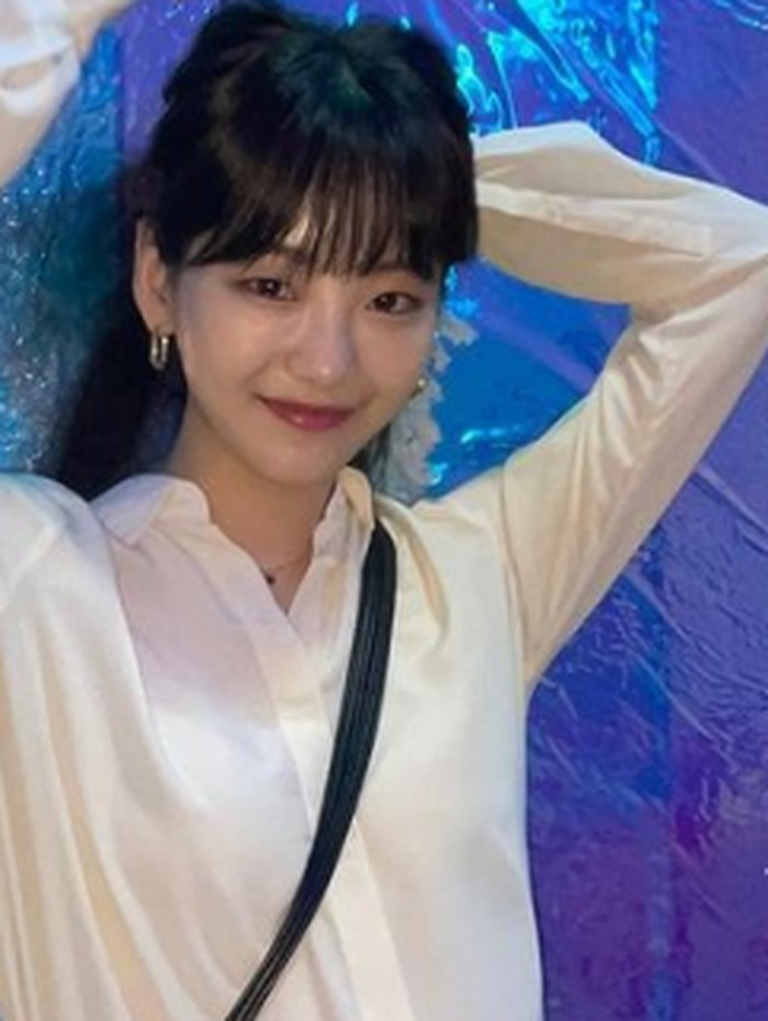 Cho Yi Hyun juga sempat menandatangi kontrak dengan JYP Entertainment di tahun 2018. Setahun kemudian, akhirnya ia bergabung dengan Artist Company yang menaungi aktor-aktor populer seperti Jung Woo Sung dan Lee Jung Jae./ foto: instagram.com/yihyun_1208
