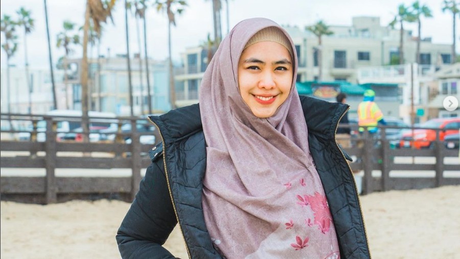 Gaya Hijab Oki Setiana Dewi.