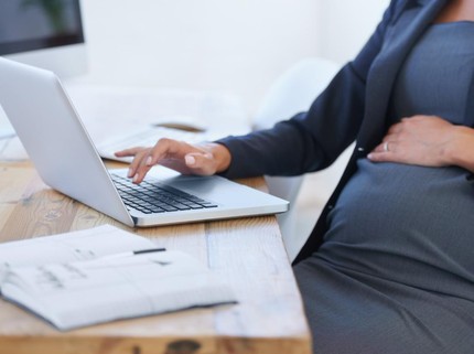 7 Cara Atasi Morning Sickness untuk Ibu Hamil yang Bekerja di Kantor