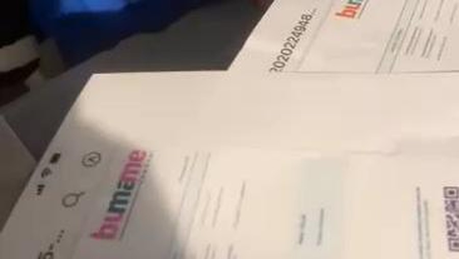 Heboh Wanita Protes Dapat Hasil Positif Covid Sebelum Tes PCR Viral di media sosial video seorang wanita protes karena menerima hasil positif covid padahal belum dites apapun, baik PCR maupun antigen. Pihak Burname Farmasi mengaku ada kesalahan administrasi dan meminta maaf.