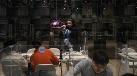 FOTO: Sistem 'Gelembung' hingga Robot Pelayan di Olimpiade Beijing
