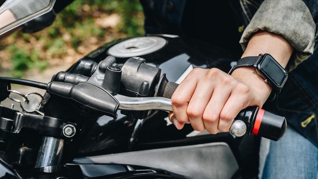 Berikut kemungkinan penyebab motor tersendat-sendat atau brebet ketika digas dan cara mengatasinya.