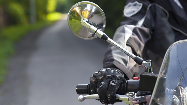 Jangan sampai gagal paham cara mengerem sepeda motor membuat Anda berada dalam kondisi berbahaya berisiko kecelakaan.