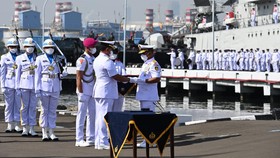 KSAL Resmikan KRI Teluk Calang-524, Kapal Perang Jenis Angkut Tank