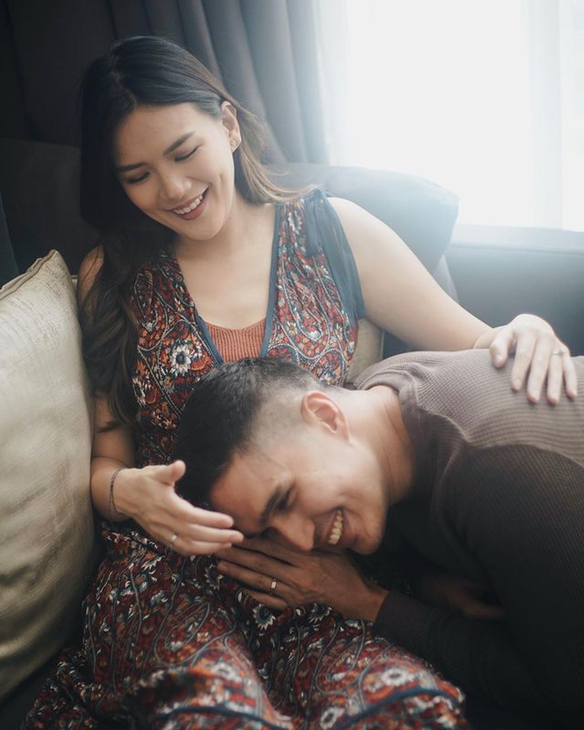 Marcel Chandrawinata telah menikah dengan perempuan cantik bernama&comma; Deasy yang kini jadi sorotan&period; Yuk&comma; intip potret kemesraan mereka&excl;