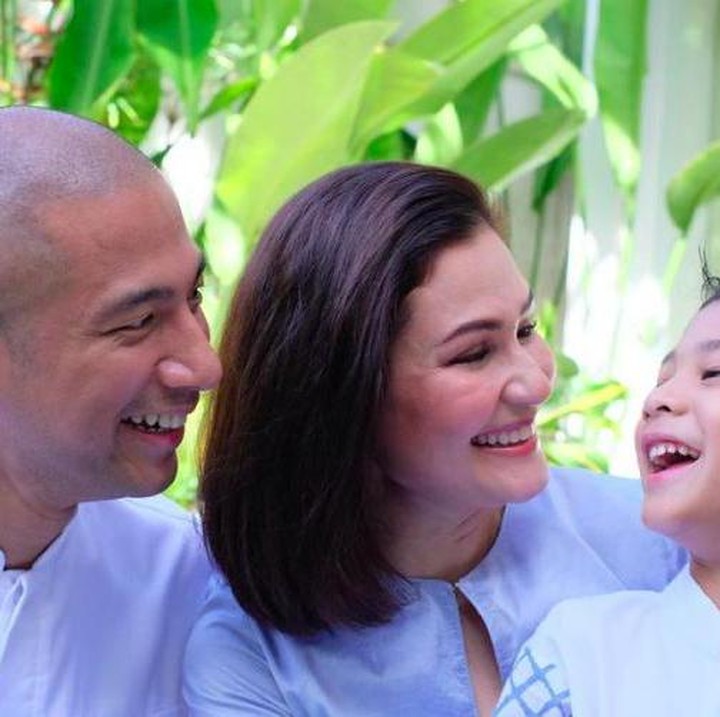 <p>Kalau diperhatikan, wajah Seth ini tampaknya perpaduan antara Marcell Siahaan dan Rima Melati Adams. Matanya mirip sekali dengan Marcell, sementara paras bulenya ia dapatkan dari ibunda yang masih memiliki darah Australia, Skotlandia, dan Jerman. (Foto: Instagram @rimamelati)</p>