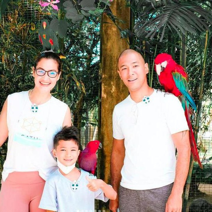 <p>Di sela-sela aktivitas dan kesibukannya, Marcell Siahaan dan Rima Melati tak melewatkan momen penting bersama keluarga kecilnya. Seperti foto ini, ketika keduanya mengajak Seth ke Bali untuk liburan. (Foto: Instagram @rimamelati)</p>