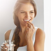 7 Suplemen Terbaik untuk Memperlambat Penuaan Biar Tetap Cantik Awet Muda, Menurut Ahli Diet!