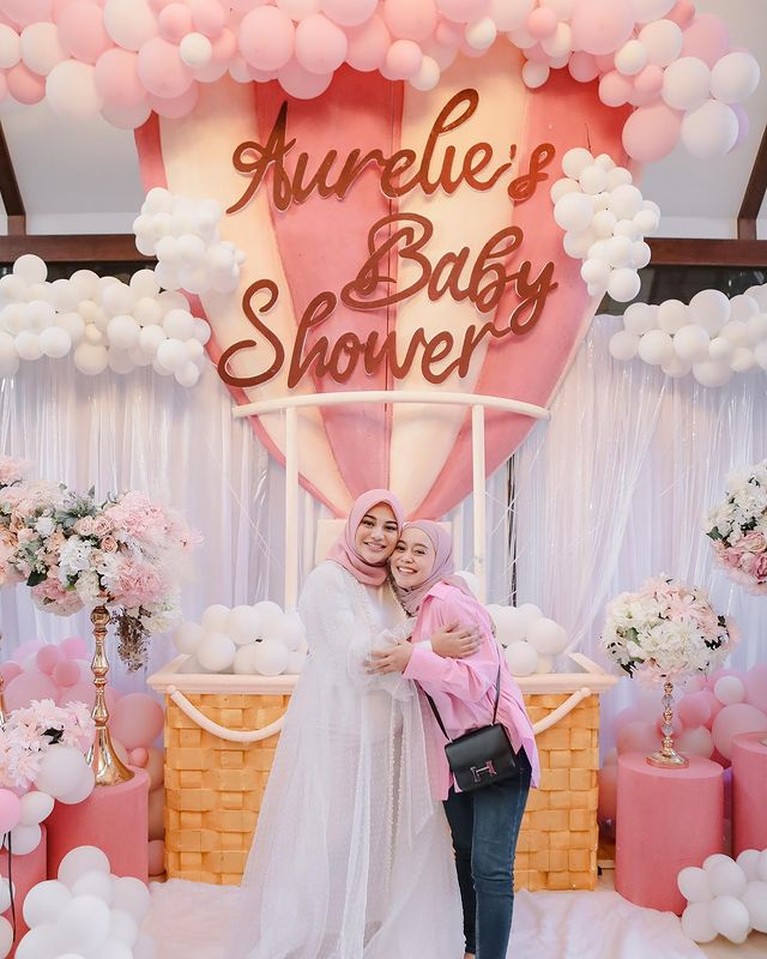 Momen Baby Shower Aurel Hermansyah