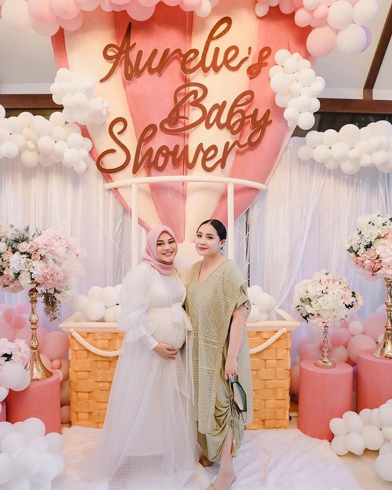 Momen Baby Shower Aurel Hermansyah