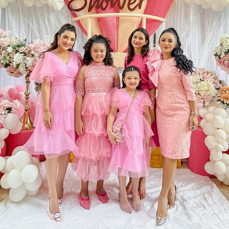 Momen Baby Shower Aurel Hermansyah
