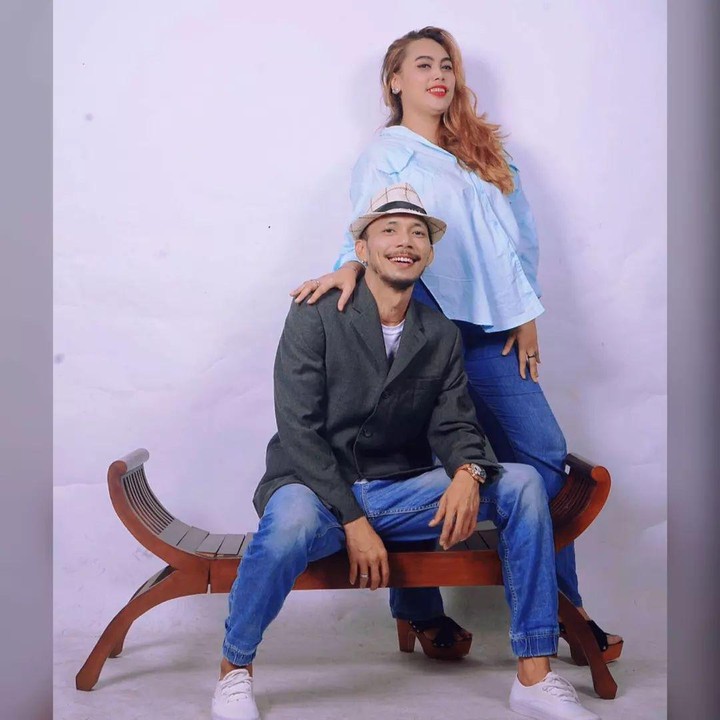 <p>Wanita cantik itu adalah Jhasmine Titis. Pasangan ini selalu tampil kompak di berbagai suasana, Bunda. (Foto: Instagram @onca_marthinus)</p>