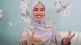 Kronologi Video Viral Oki Setiana Dewi soal Tutup Aib Suami