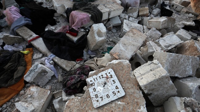 Setidaknya 12 warga sipil, termasuk perempuan dan anak-anak, diklaim tewas dalam serangan operasi khusus antiteroris oleh Amerika Serikat di Idlib, Suriah, Rabu (2/2).