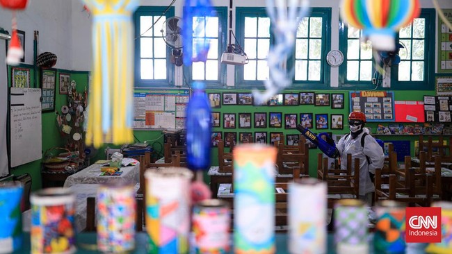 Rangkuman covid-19 hari ini berkaitan dengan kabar klaim kasus covid secara nasional mulai melandai, namun puncak kasus tengah bergerak menuju Jawa Barat.