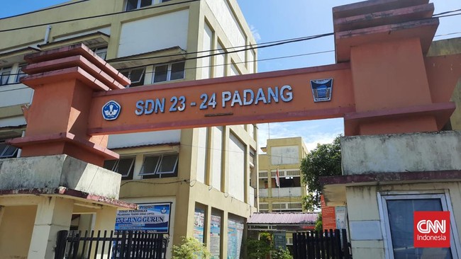 SDN 23 dan SDN 24 Ujung Gurun, Padang, menghentikan pembelajaran tatap muka usai belasan siswa dan guru terpapar virus corona.
