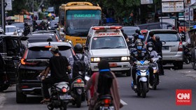 FOTO: Menjemput Pasien Covid dari Puskesmas ke Wisma Atlet
