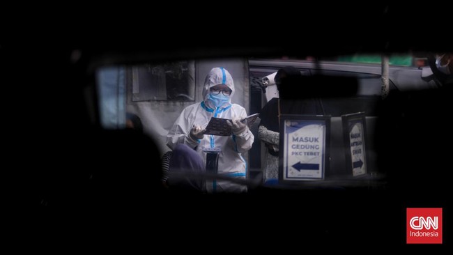 Satgas Penanganan Covid-19 mencatat DKI Jakarta menjadi provinsi penyumbang kasus virus corona harian tertinggi di Indonesia pada hari ini, Kamis (3/2).