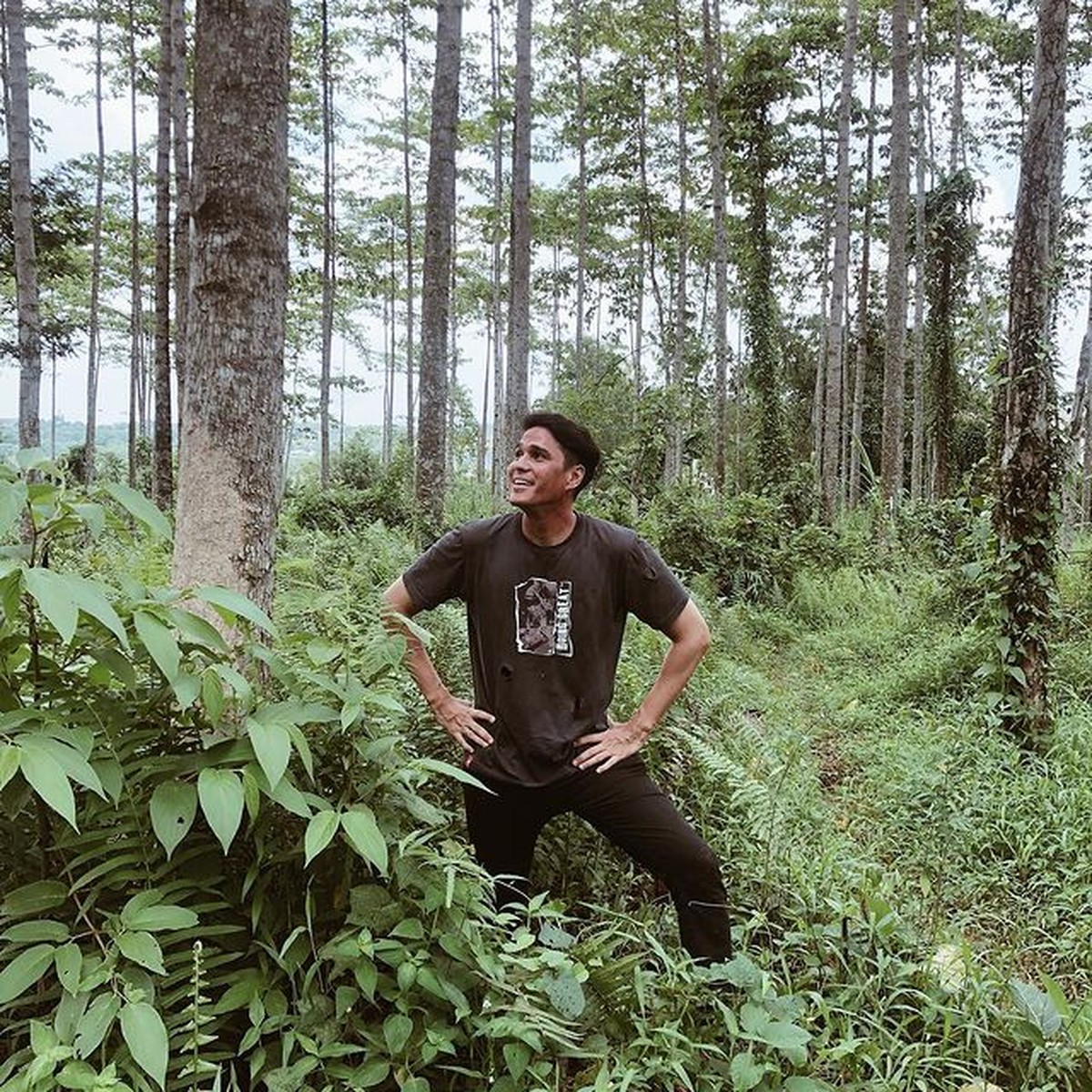 Mischa Chandrawinata tengah jadi sorotan usai dikabarkan tengah menjalin asmara dengan Amanda Manopo&period; Yuk intip potretnya&excl;