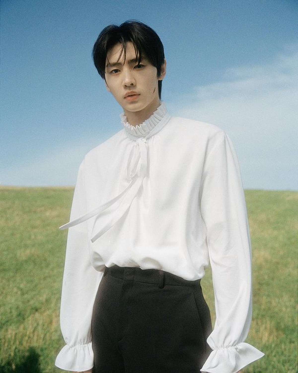 Sunghoon Enhypen baru saja menjalani operasi rhinitis yang membuatnya harus absen dibeberapa acara&period; Yuk intip potretnya sebelum sakit&excl;