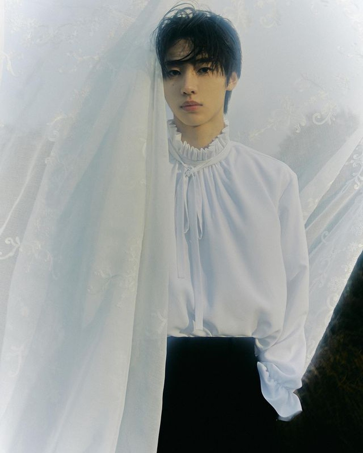 Sunghoon Enhypen baru saja menjalani operasi rhinitis yang membuatnya harus absen dibeberapa acara&period; Yuk intip potretnya sebelum sakit&excl;