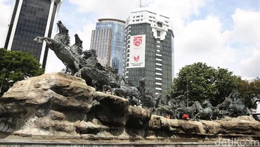img-title Selain Sapta Pesona, 3 Gedung Ini Miliki Bentuk Mirip Alat Kelamin Pria