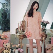 5 Kiat Tampil Anggun dan Berkelas dengan Mini Dress